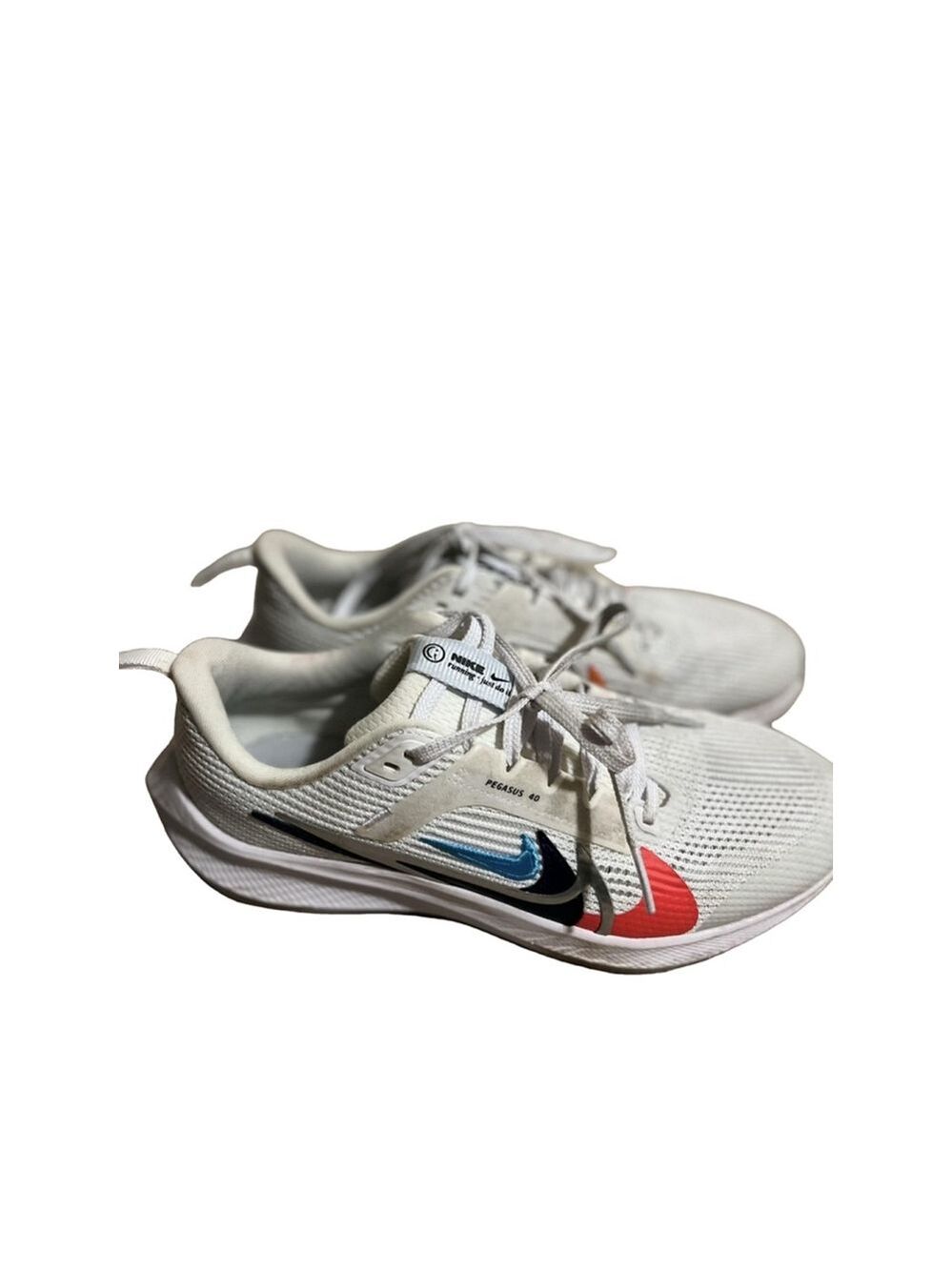 EUC Nike Pegasus 40 Running Shoes, Size 7Y/8.5 W, White - Picture 2 of 9